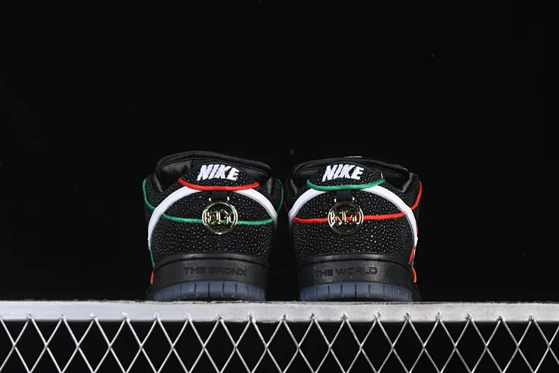 All categories Nk SB Dunk Series Nk SB Dunk Low low-top sneakers Bronx Girls Skate x Nike SB Dunk Low joint model low-top casual skateboard shoes HV1664-001